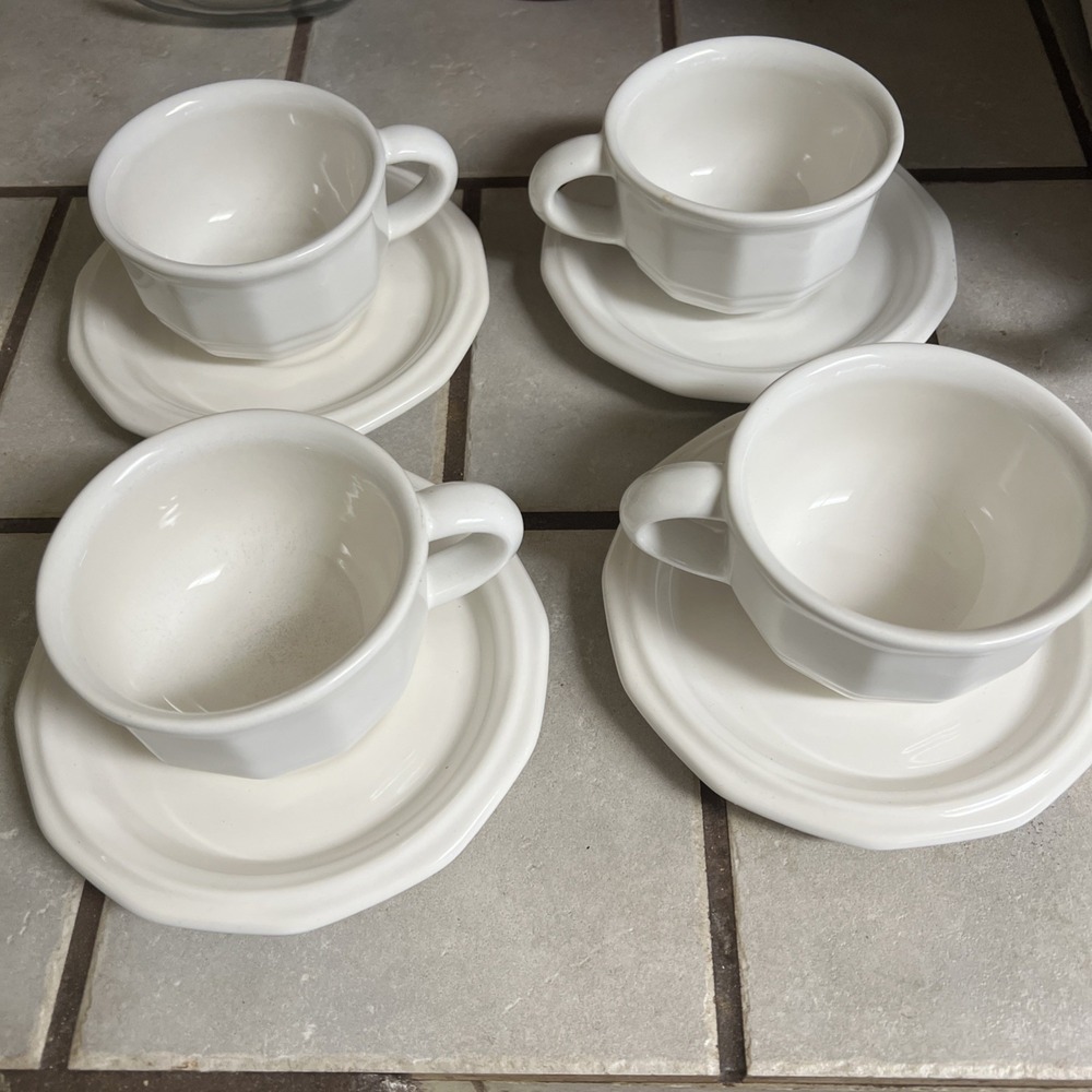 Pfaltzgraff HERITAGE WHITE Coffee Mugs Tea Cups and Saucers Preowned
